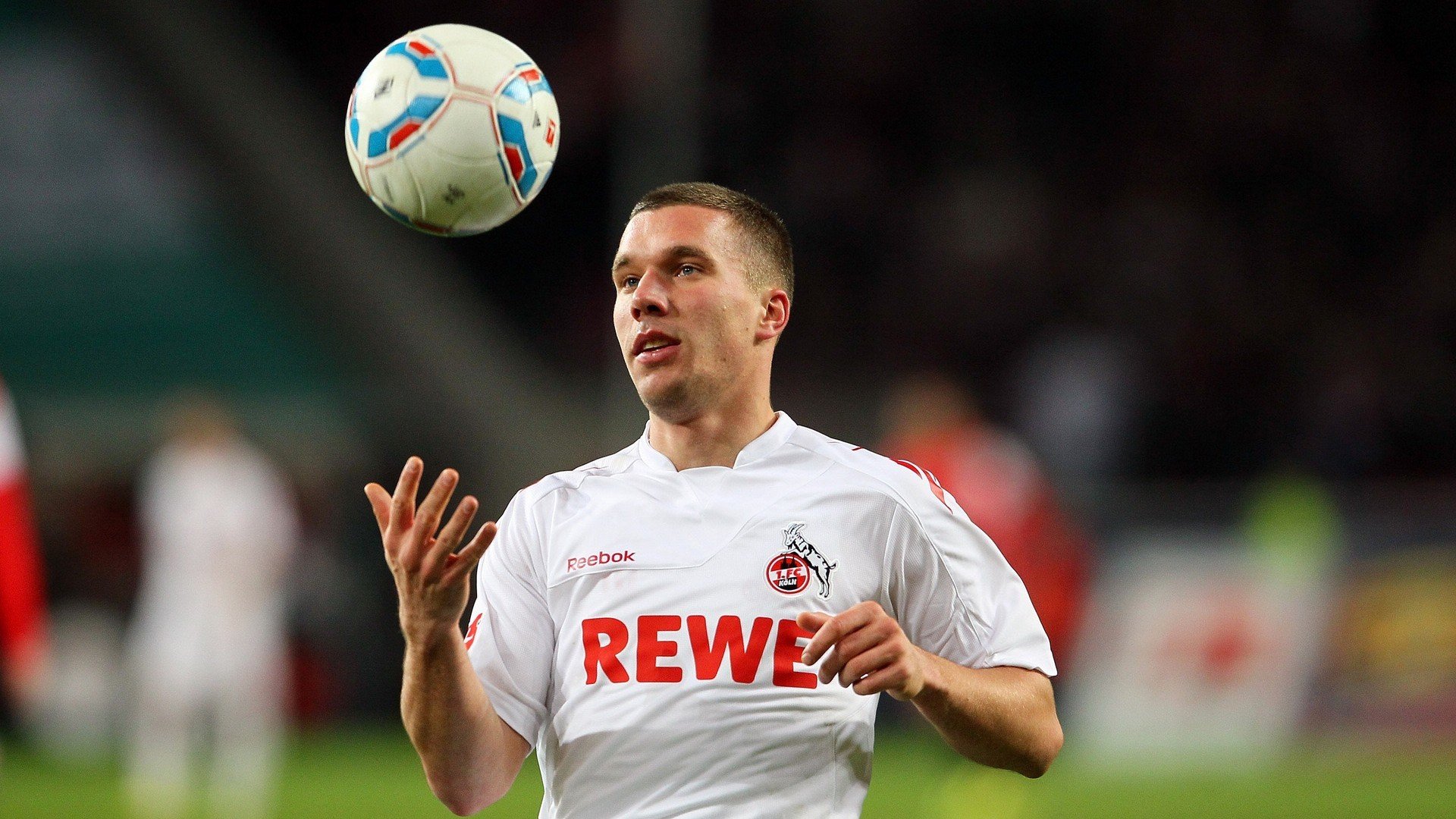 雷恩三中卫结构稳定保障后场安全，雷恩是谁