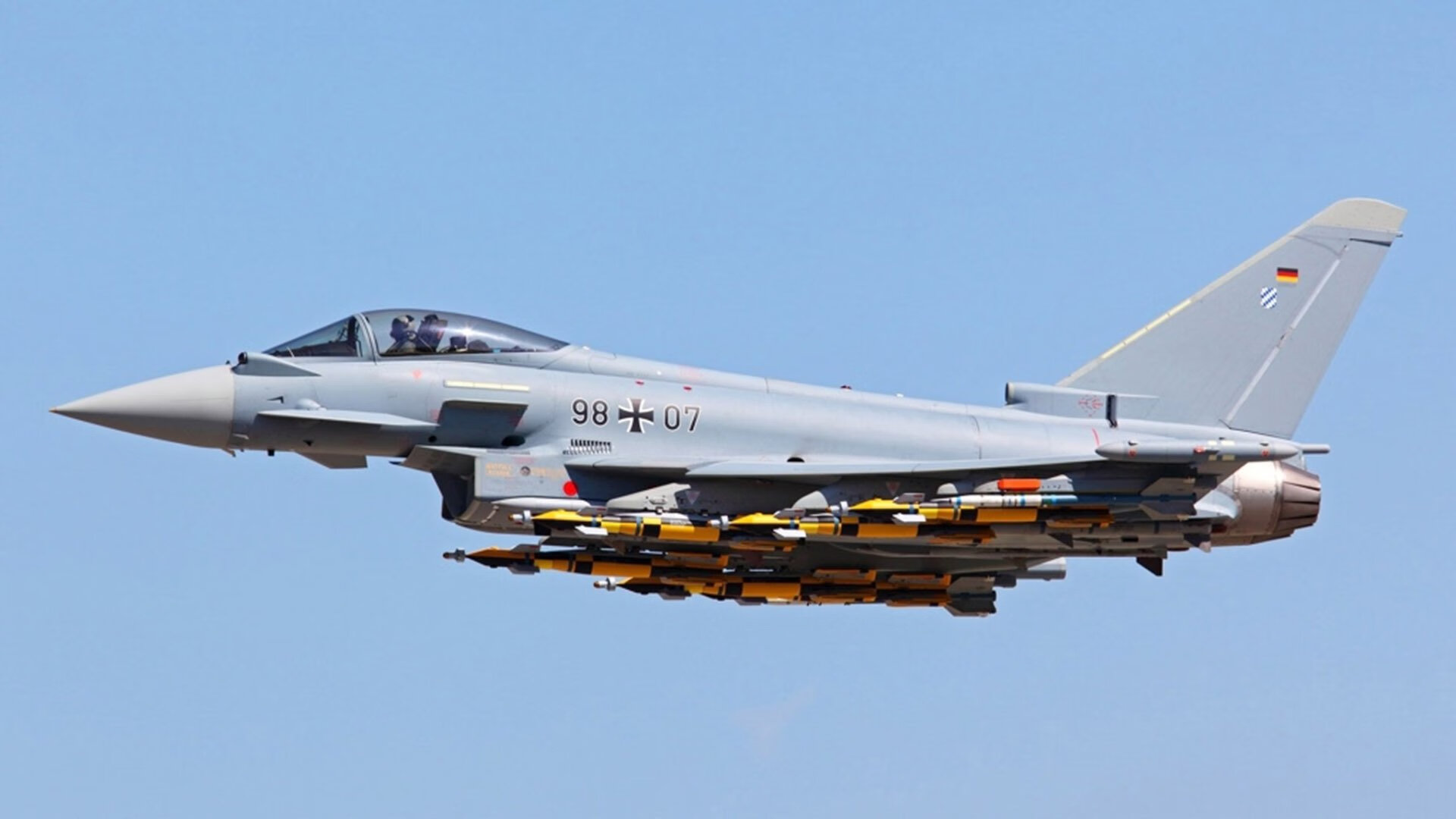 “胡利安·门德斯:阿根廷美洲狮队的快速突破者,未来崭露头角”